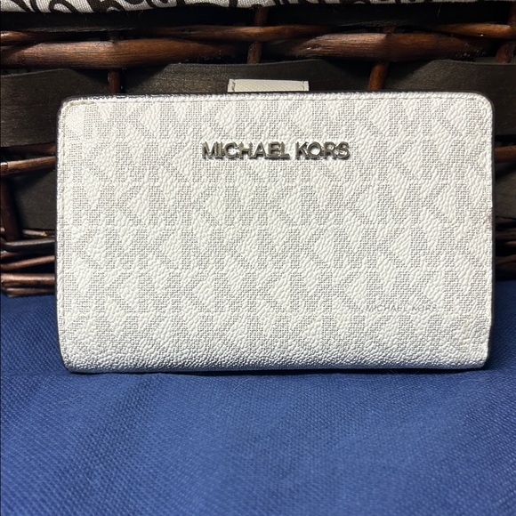Michael Kors Wallet - Picture 1 of 6